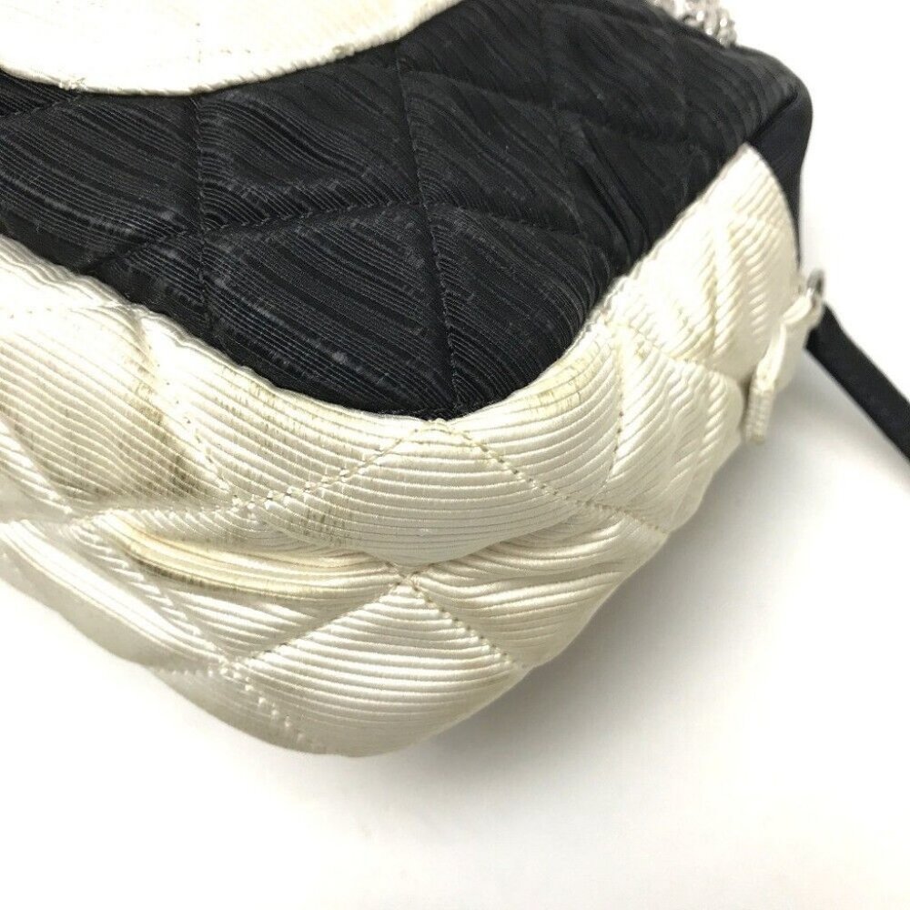 AUTHENTICITY GUARANTEED CHANEL Quilted Bicolor Chain Shoulder Bag Black - Picture 5 of 7